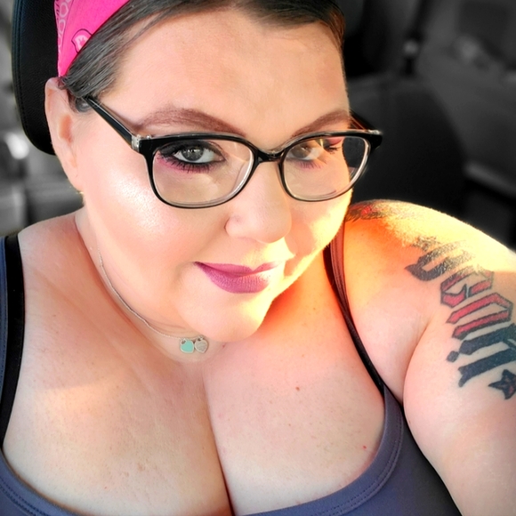 Meet your Posher, Em! - Picture 5 of 8